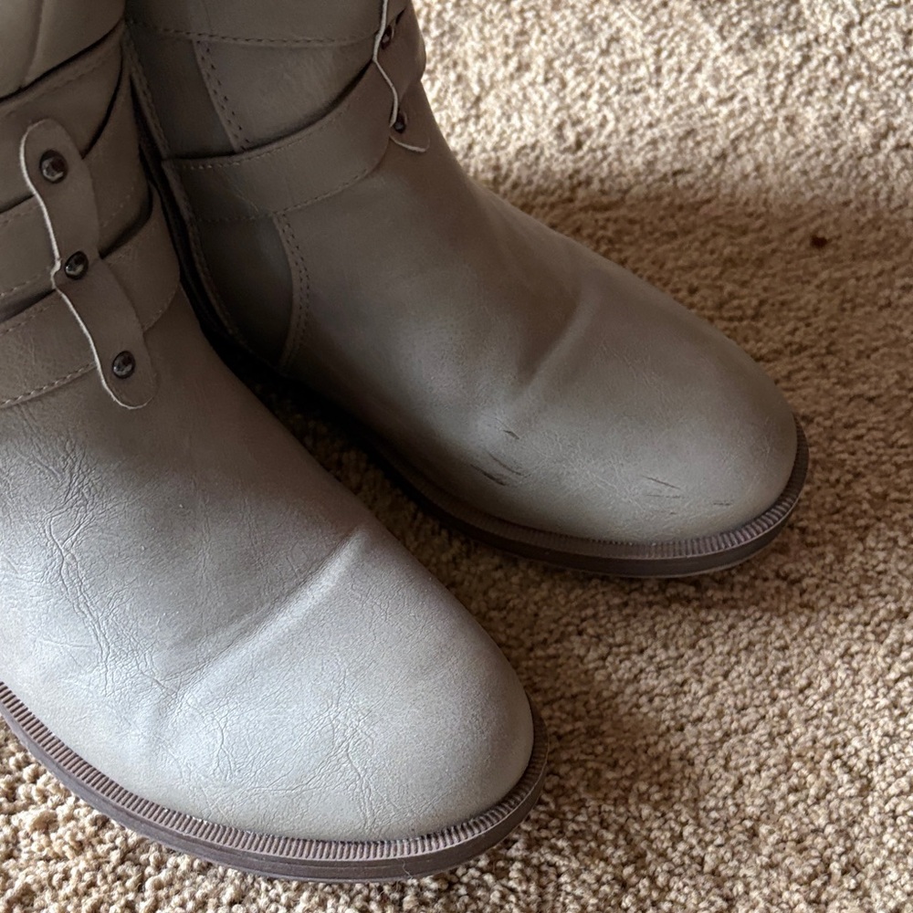Stylish Gray Knee-High Boots - Picture 4 of 6